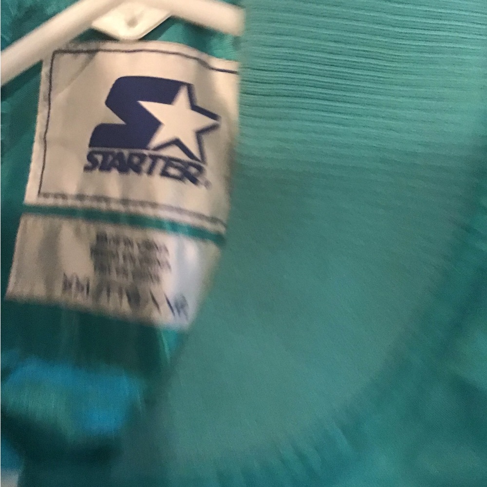 I’m selling a 2x Vancouver grizzlies starter jacket with hat - Picture 3 of 3